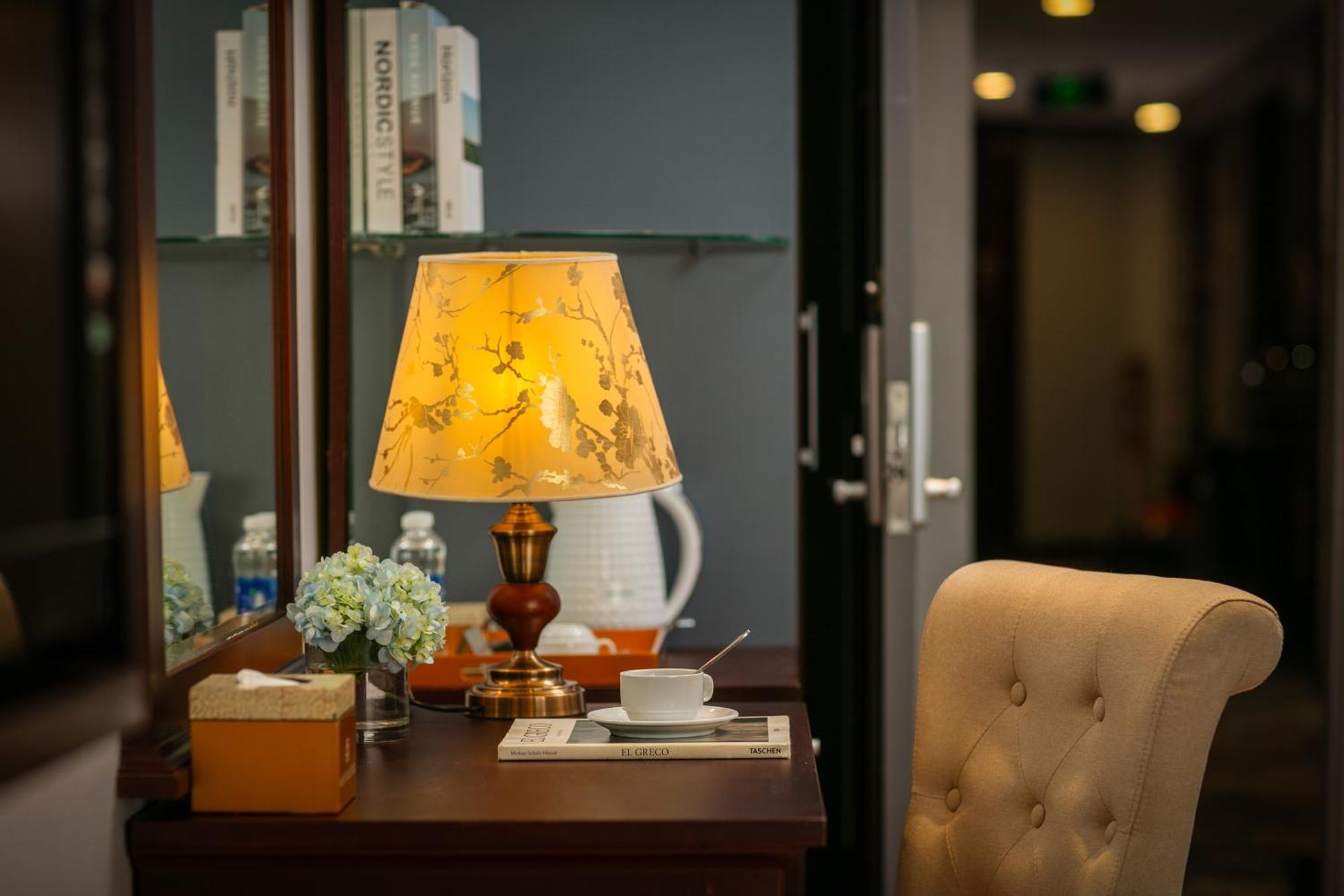 May De Ville Corner Hotel هانوي المظهر الخارجي الصورة